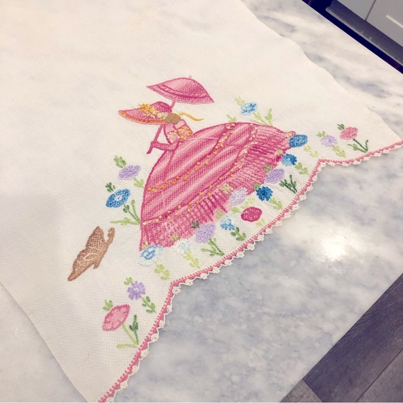 Hand stitched decorative towel - Picture 5 of 9